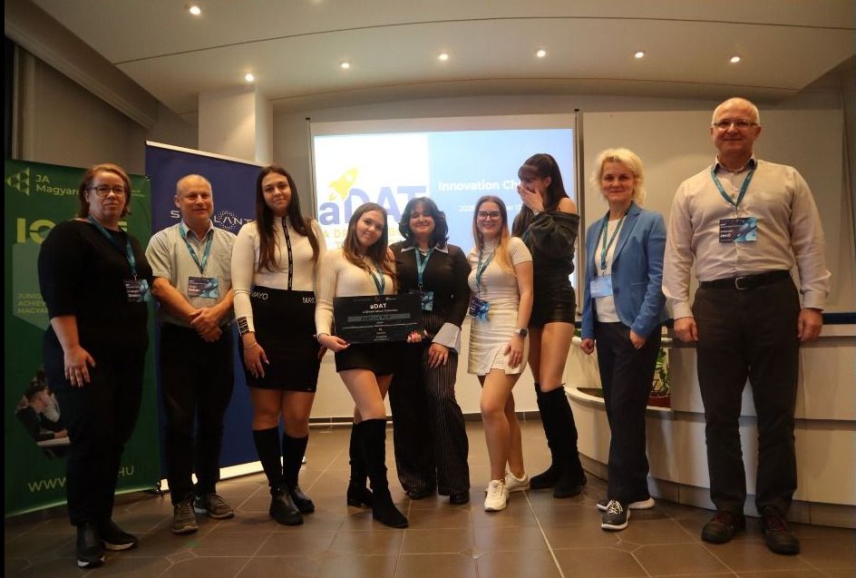 Bronzérmet ért a Fortune five napelemes babakocsija