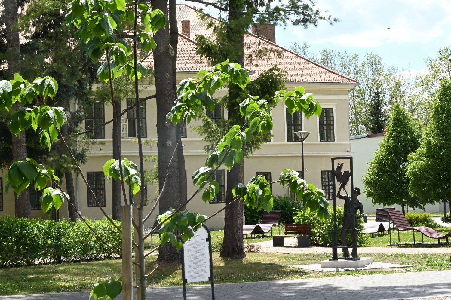 Lombosodik a KSZC emlékfája