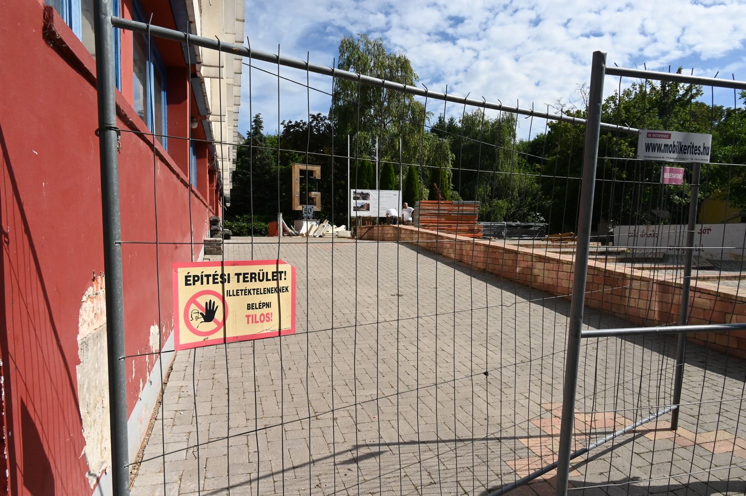 Új kivitelező fejezheti be az Eötvös Pázmány Péter utcai épületét