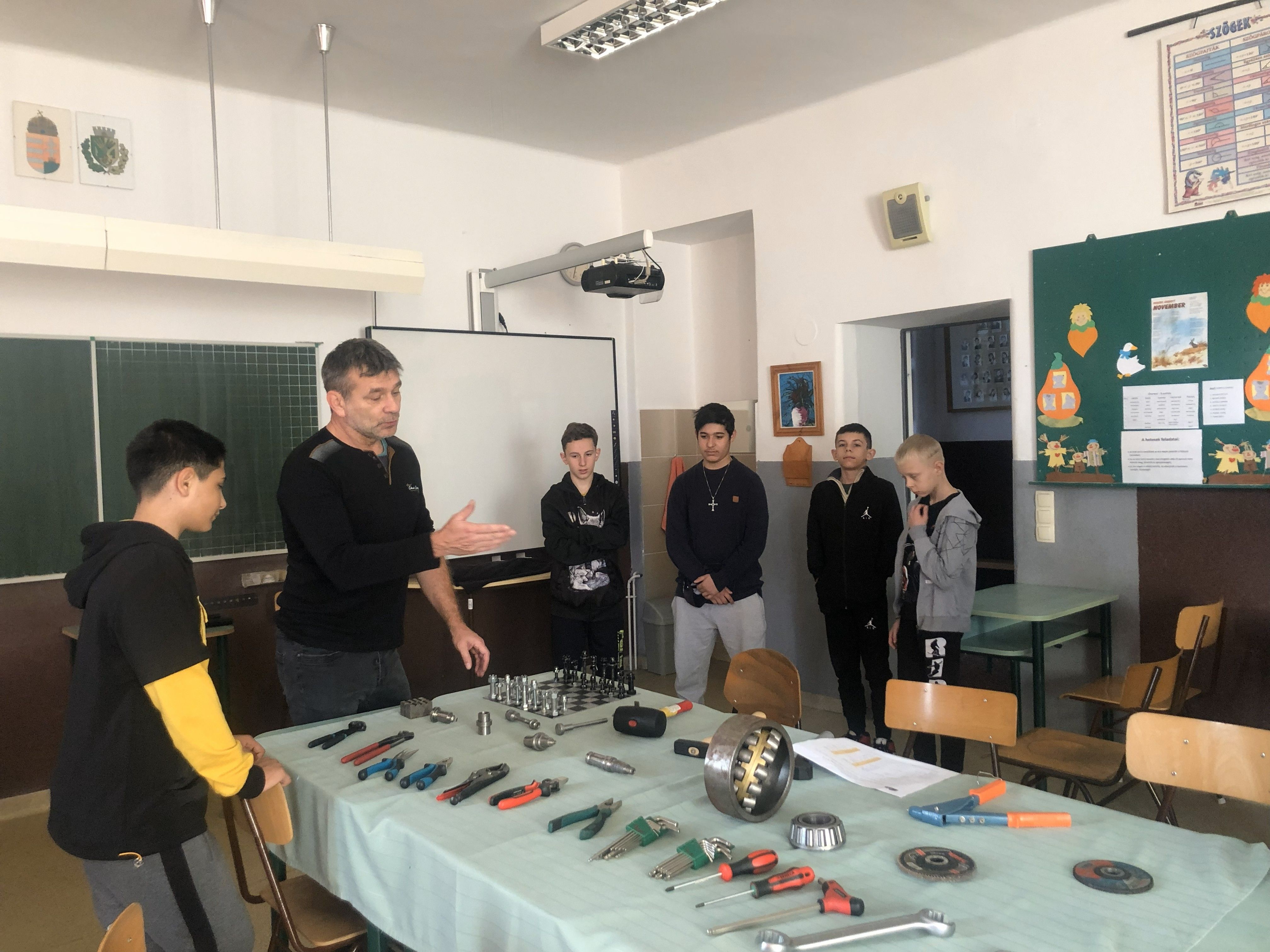 Kisiskola, amely közösséget épít