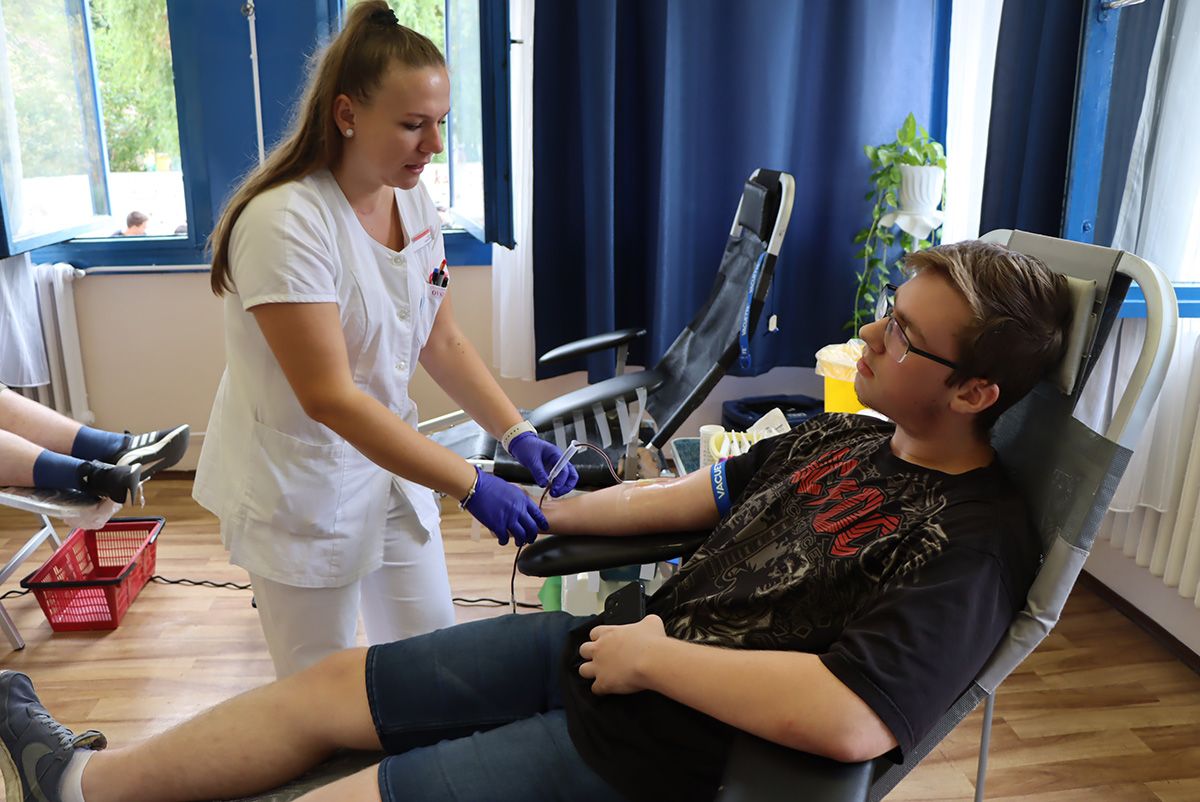 Ismét vért adtak az Eötvösben