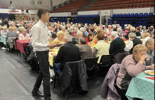 Áhitaton vettek részt a Széchenyi diákjai és oktatói
