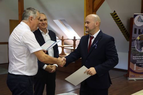 Bizonyítvány_5.JPG