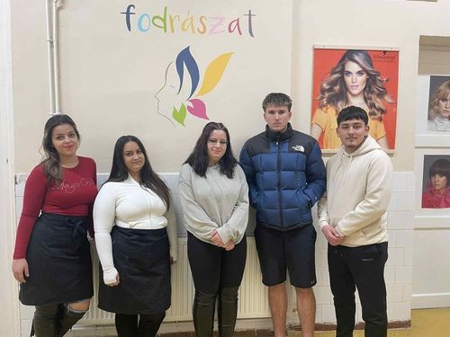 Megszépítették az anyaotthon lakóit